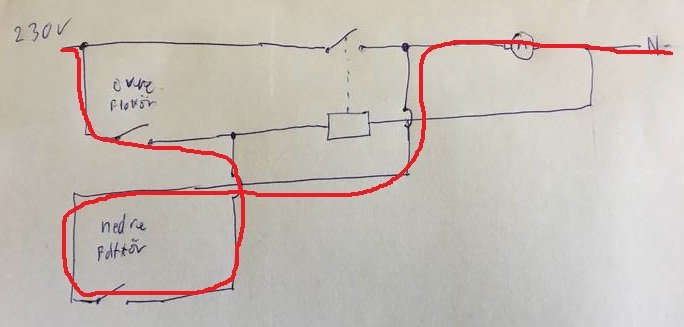 Handritad skiss av en elektrisk krets med övre och nedre flottör för vattenpumpstyrning.