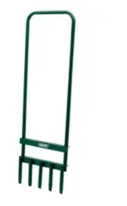 Grön Draper Tools Gräsmatteluftare stående med en höjd på 93 cm.