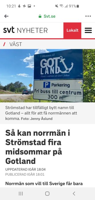 Skylt med texten "Välkommen till GOTLAND" och information om gratis buss till centrum, bilväg och grönska i bakgrunden.