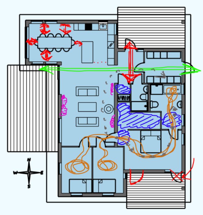 Husritning med markeringar och pilar som illustrerar planlösningsförslag och problemområden.