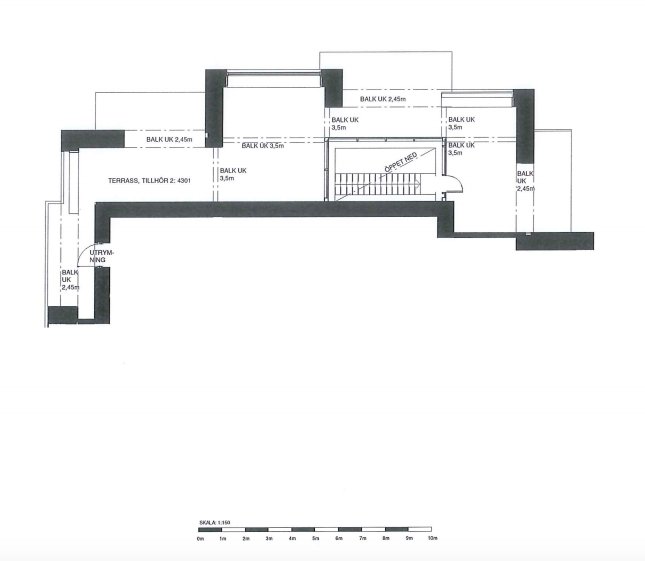 Ritning av en penthousevåningsplan i Stockholm med sju balkonger och takterrass.