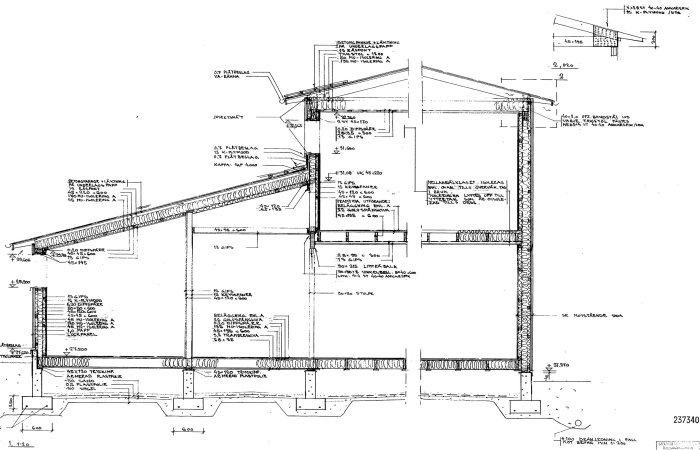 Arkitektonisk ritning av en väggsektion med markerade områden för balkbyte och ny vägg.