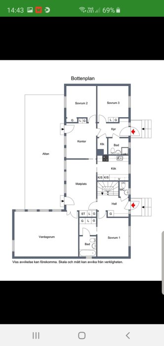 Planritning över bottenplan med markerat kök, vardagsrum, sovrum och badrum.