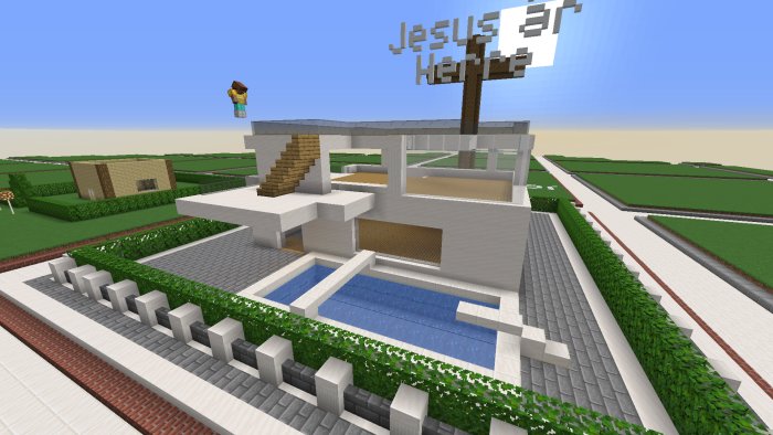 Minecraft-stiliserat hus med pool och trädgård, karaktär flyger ovanför.