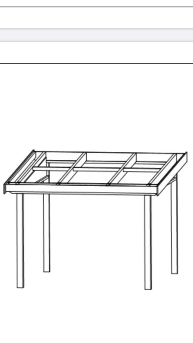 Skiss av en konstruktion med stolpar och takbjälkar planerat för glastak, inklusive cc-mått och extra mittstolpe.