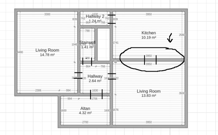 Arkitektritning av en våningsplanslayout med markerade mått och cirkel runt köket.