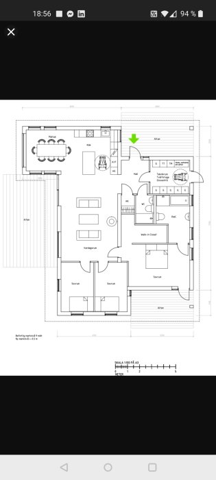 Ritning av enplanshus med fyra rum och kök inklusive walk-in closet och altan.