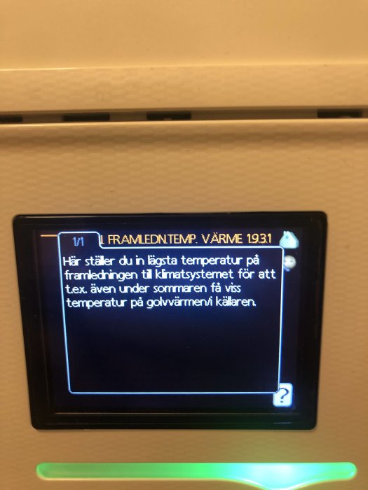 Digital termostatvisning med texten "FRAMLEDNTEMP. VÄRME 1931" och instruktioner för temperaturreglering.