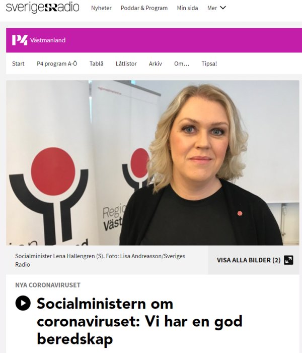 Kvinna framför märket för Sveriges Radio med rubrik om socialminister och coronaberedskap.