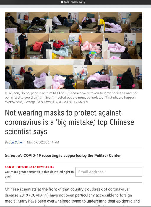 Personer i en tillfällig vårdanläggning med milda COVID-19-fall, vissa bär ansiktsmasker, med undertexten "Not wearing masks to protect against coronavirus is a ‘big mistake,’ top Chinese scientist says.