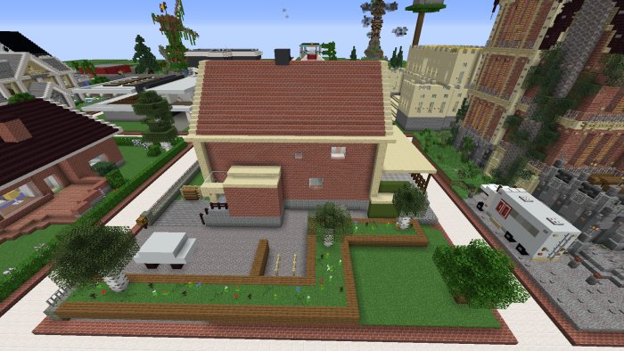 Minecraft-värld med tegelhus, trädgård och husbil, som bidrag i en byggtävling.