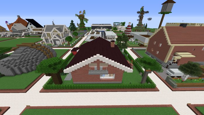 Översikt av ett färgrikt Minecraft-område med byggnader och landskapsdesign.