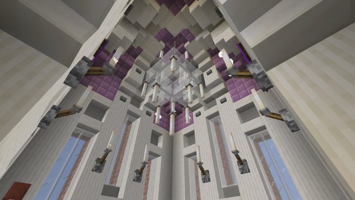 Inre taket på ett praktfullt torn i Minecraft med en stor ljuskrona och lila accentfärger.
