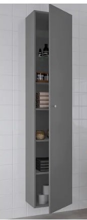 Ett mörkgrått badrumshögskåp mot en vägg med vita kakelplattor i halvförband.