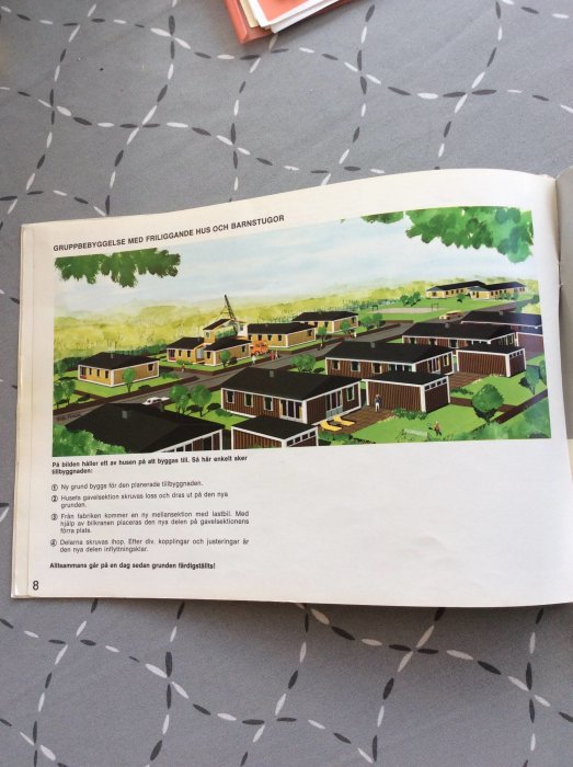 Illustration av ett bostadsområde med gruppbyggda hus ur en originalfolder för Funktura Hus.