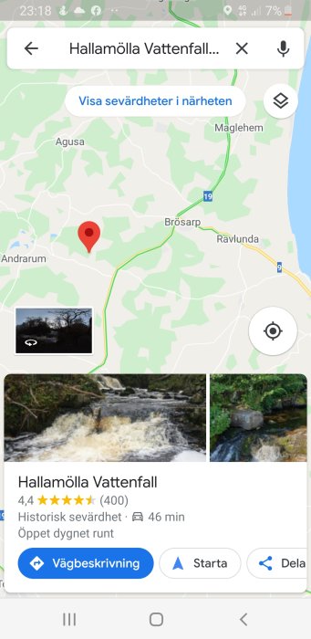 Skärmdump av en karta med Hallamölla Vattenfall markerat och ett vykort av vattenfallet.