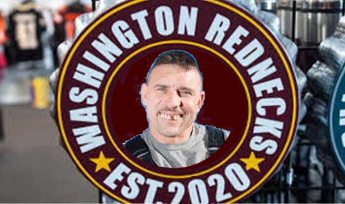 Leende man framför Washington Rednecks emblem med texten "EST 2020