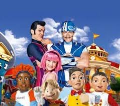 Animerade karaktärer från LazyTown, inklusive Sportacus och Robbie Rotten, framför en tecknad stadssiluett.