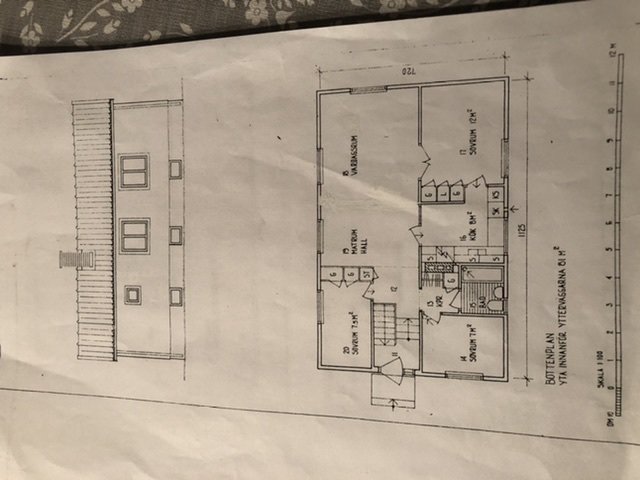 Planritning av en villa, inkluderar befintlig byggnad och tänkt tillbyggnad i vinkel, ej detaljerade rum i äldre del.