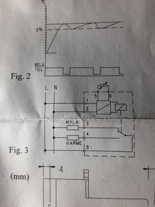 Elektriskt schema med temperaturomkopplare, reläkopplingar för kyla och värme och anmärkningar om ledarnas positioner.