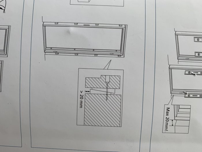 Monteringsinstruktioner för dörr med en detaljerad skiss av ett 14mm borrat hål i en karm.