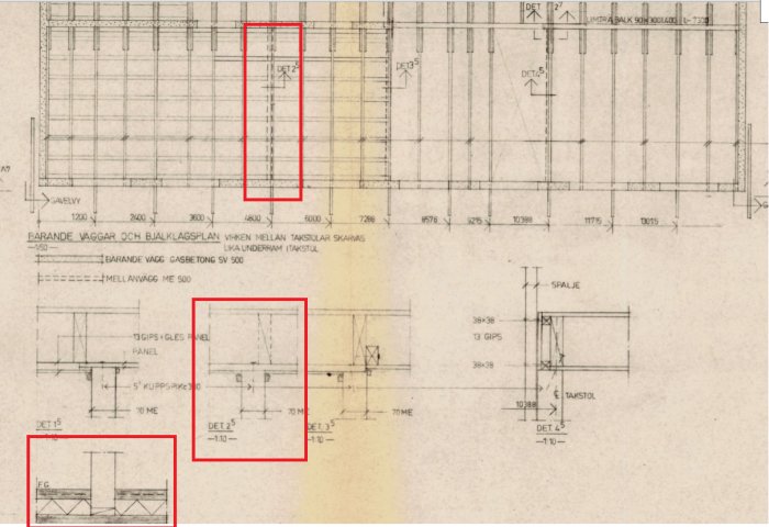 Äldre arkitektonisk ritning av en husstomme som visar glespanel och gasbetongväggar med specifika detaljer markerade.