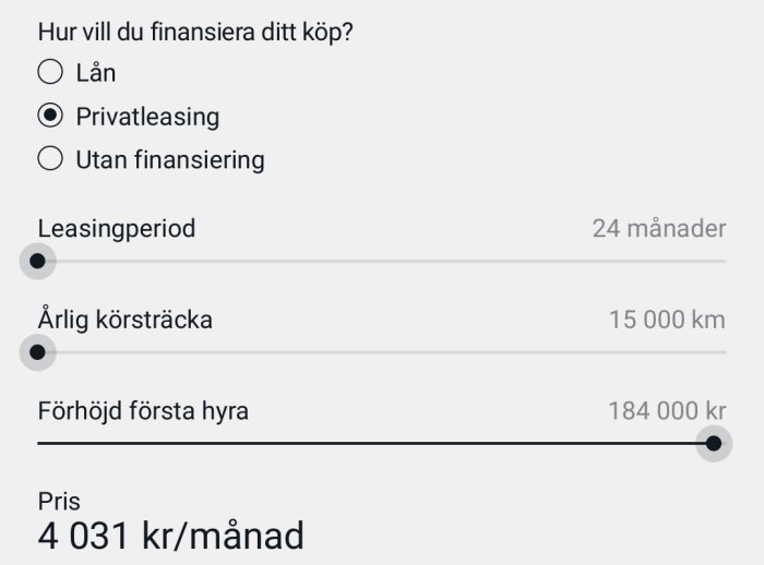 Skärmbild av en finansieringskalkyl för privatleasing med en månadskostnad på 4 031 kr och förhöjd första hyra på 184 000 kr.