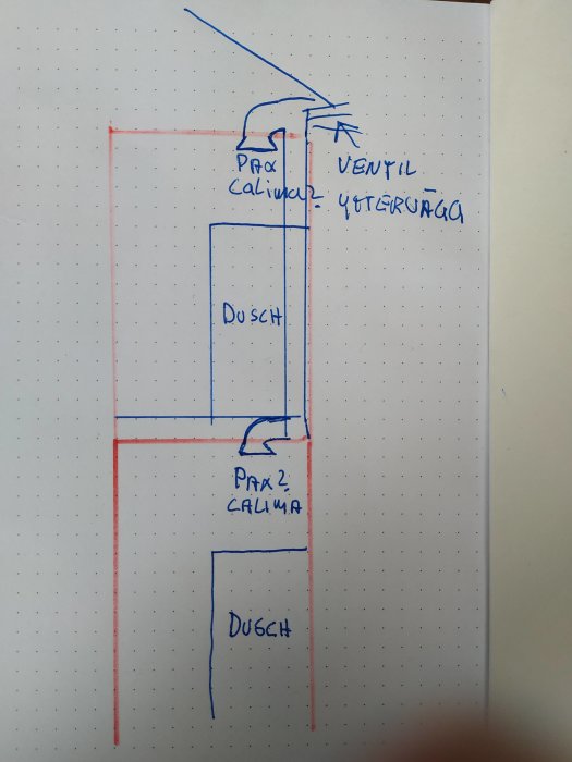 Handritad skiss av ventilationslösning med två Pax Calima i anslutning till badrum och gemensamt ventilationsrör.