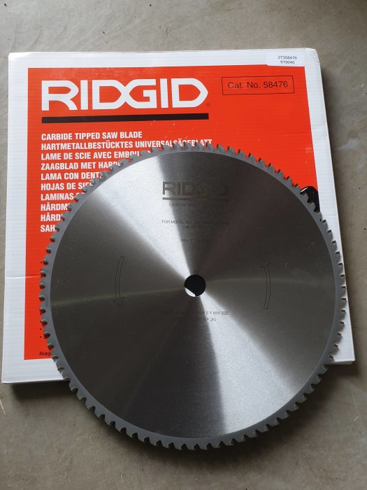 Ny hårdmetallklinga för såg på förpackningen, köpt efter ett missöde med vinkeljärn.