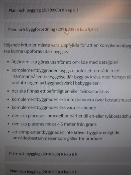 Skärmdump av lagtext med kriterier för uppförande av komplementbyggnad utan bygglov.