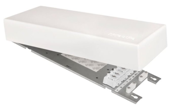 Hidealite Q-Box för inkapsling och dragavlastning, vit låda med elektriska anslutningar på metallram.