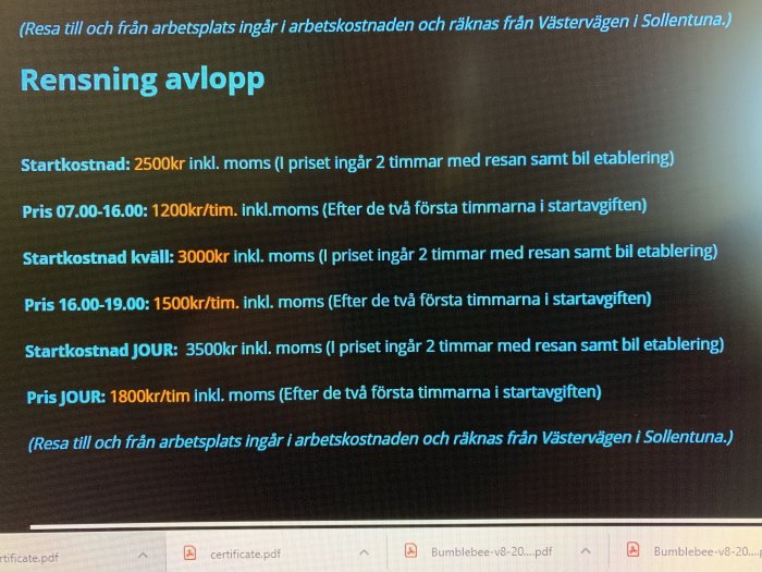 Prislista för avloppsrensning med kostnader för start, timpris och jour från rörfirma, visas på skärm.