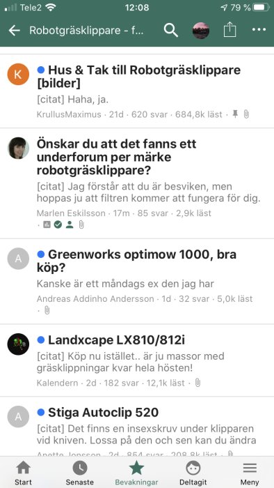 Skärmdump av ett diskussionsforum med trådar om robotgräsklippare och användarkommentarer.