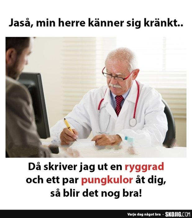 Läkare skriver på papper medan han talar till patient, humoristisk text om ryggrad och pungkulor.