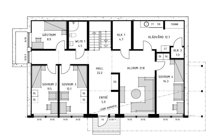 Arkitektonisk ritning av Villa Sarö med tydliga rum och måttangivelser.