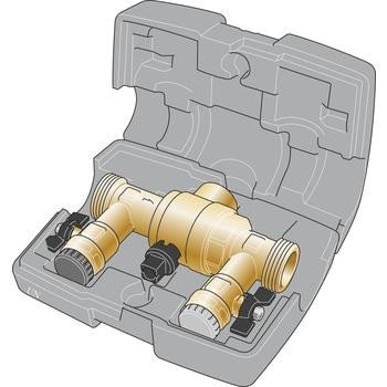 Påfyllningsventilsats med smutsfilter för värmepumpar placerad i öppen förpackning.