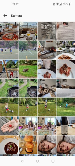 Skärmdump av en mobilens fotogalleri som visar en blandning av matbilder, sociala sammanhang, och vardagsmoment.