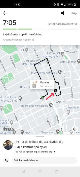 Skärmdump av GPS-karta med felaktig ruttmarkering och leveransinformation från en app.