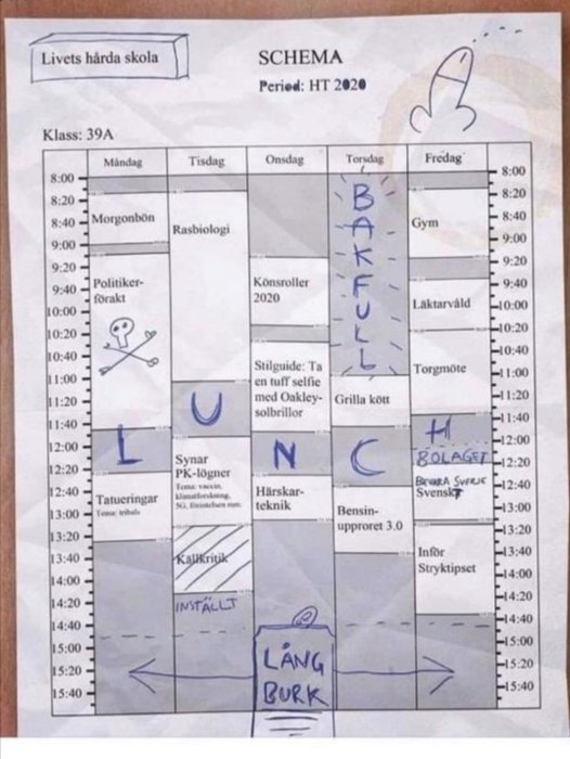 Humoristiskt skol-schema med påhittade lektioner som "Rasbiologi" och "Politikerförakt" samt tecknade doodles.