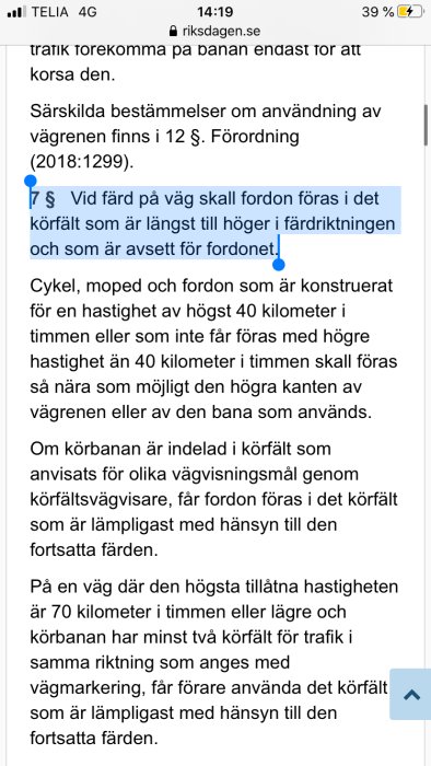 Skärmbild av text från svensk trafikförordning med markerad paragraf om körregler.