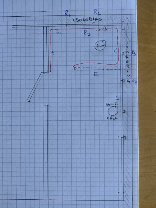 Handritad skiss av duschrummets plan med mått och noteringar om renoveringen.