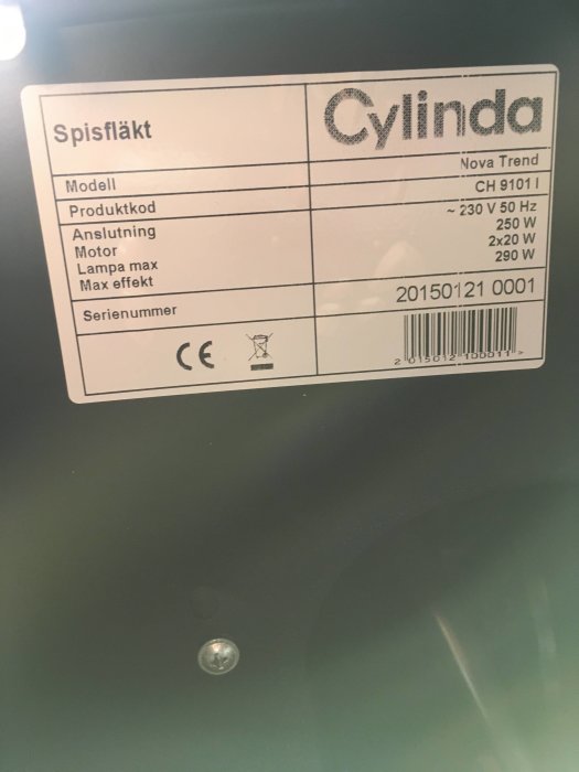 Typskylt på en Cylinda Nova Trend köksfläkt modell CH 9101 I, med tekniska specifikationer.