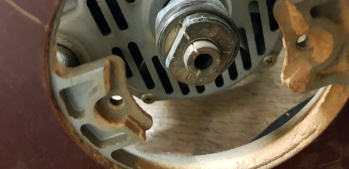 Gammal Ryobi R-500 fräsmaskin med en spännhylsa för 6mm verktyg.