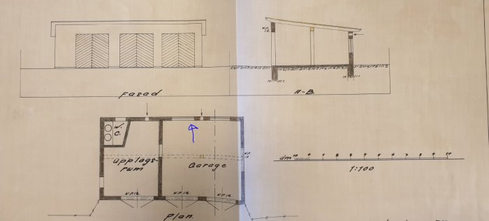 Arkitektritningar av garageomvandling till gäststuga med markeringar för renovering.