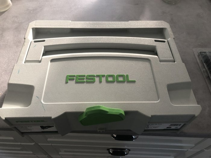 Festool PS 300 sticksåg i sin originallåda, skenadapter synlig, lätt använd skick.