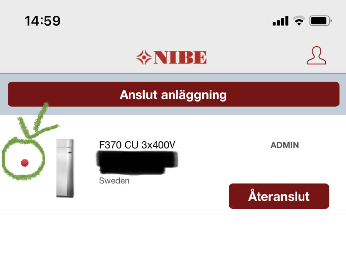 Skärmdump av en NIBE värmepumps webbtjänst med markering på en röd punkt vid enhetens namn.