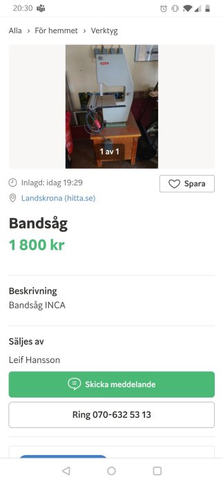 INCA märkt bandsåg för träbearbetning på trästativ, till salu för 1800 kr, placerad i verkstadsmiljö.