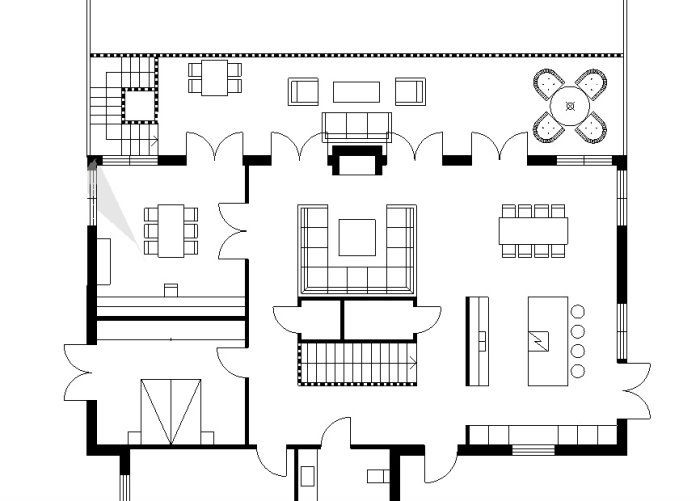 Ritning av en våningsplanslayout med markerade rum och möblemang, för en omröstning om designalternativ.