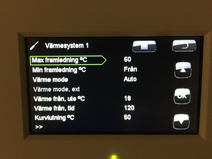 Värmesystemdisplay visar inställningar som max framledningstemperatur och värmekurvlutning.