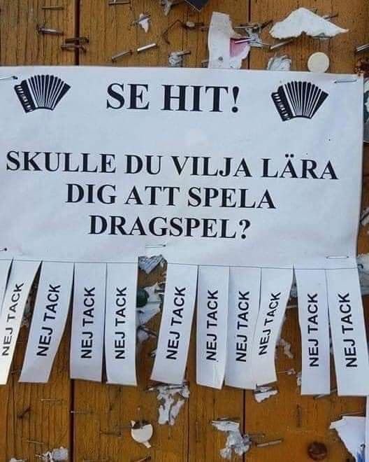 Affisch med texten "SE HIT! SKULLE DU VILJA LÄRA DIG ATT SPELA DRAGSPEL?" och avrivningslappar med "NEJ TACK".